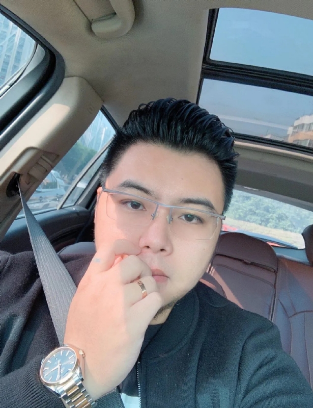 把苹果咬哭的第一张照片--福州良缘征婚网